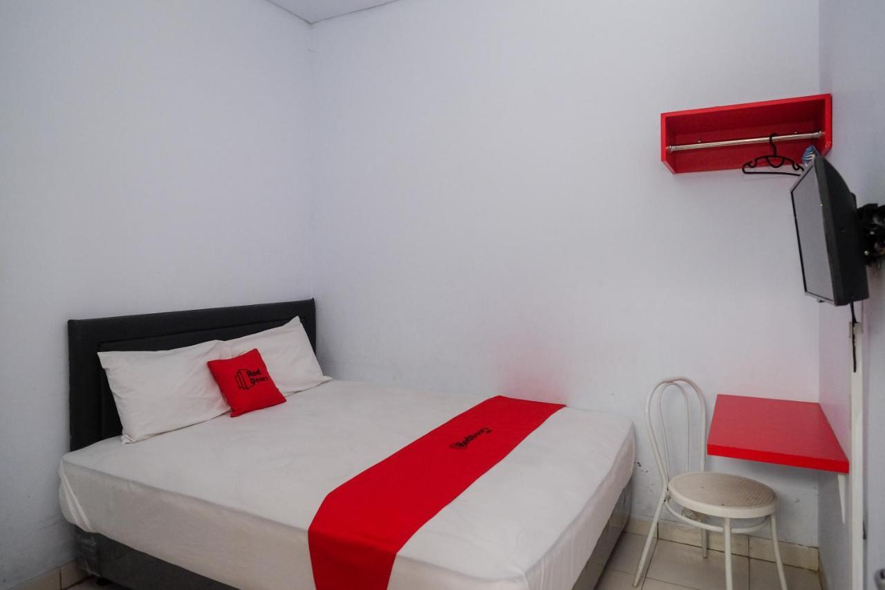Reddoorz At Lapangan Bandara Sam Ratulangi Manado Hotel Exterior photo